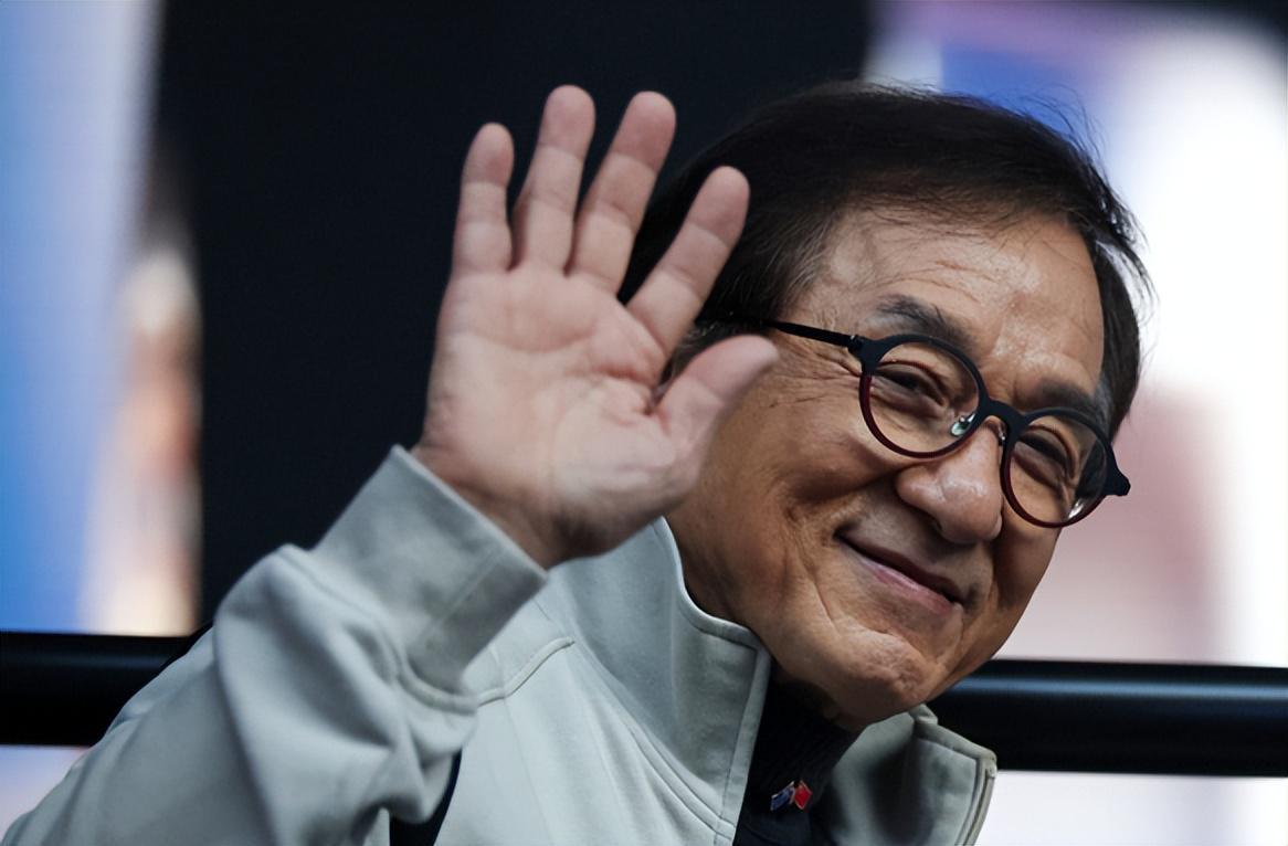 特朗普想拍《尖峰时刻4》封面图