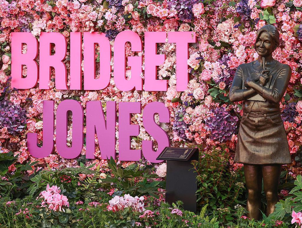 《BJ单身日记》问世30年，伦敦市中心立女主人公雕像封面图