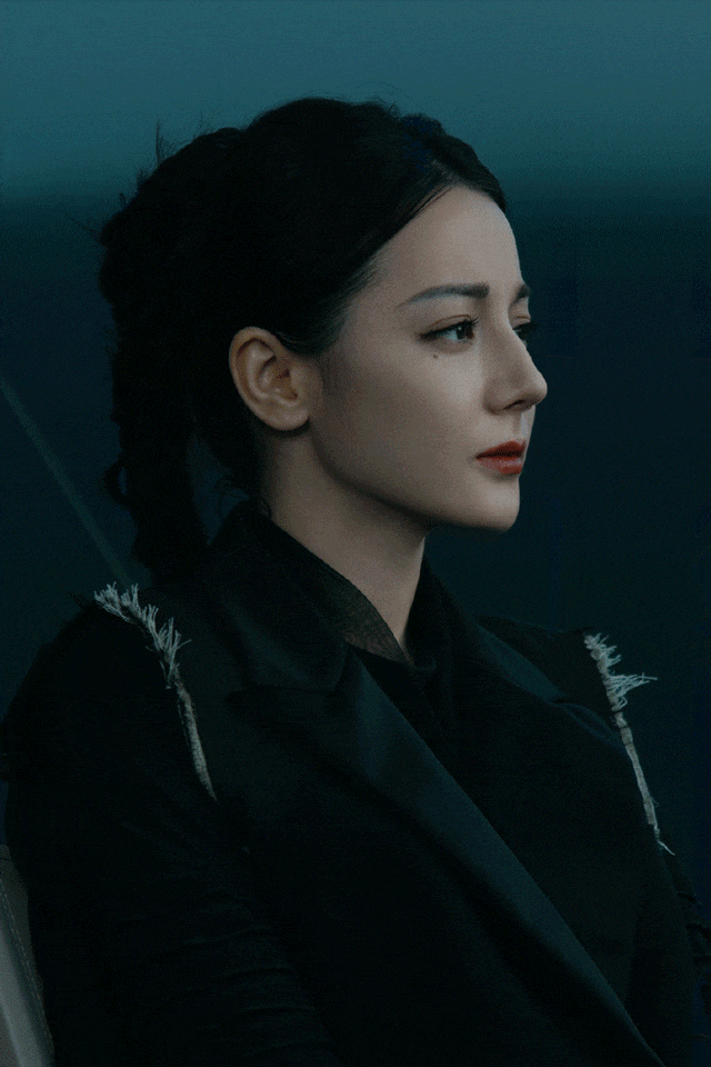 热巴“疯刀”美学封神，这才是真的“姐姐杀我”封面图