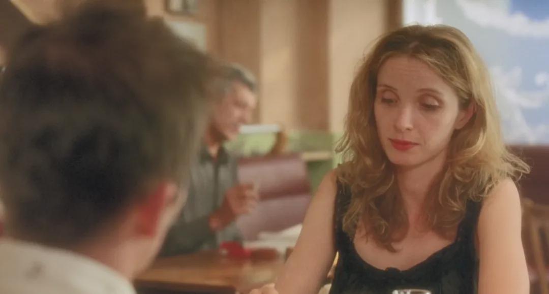 天！《爱在》居然是政治电影封面图