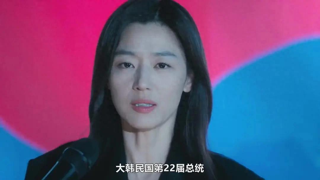 集全智贤新剧《暴风圈》，弄清了她代夫竞选总统背后的阴谋封面图