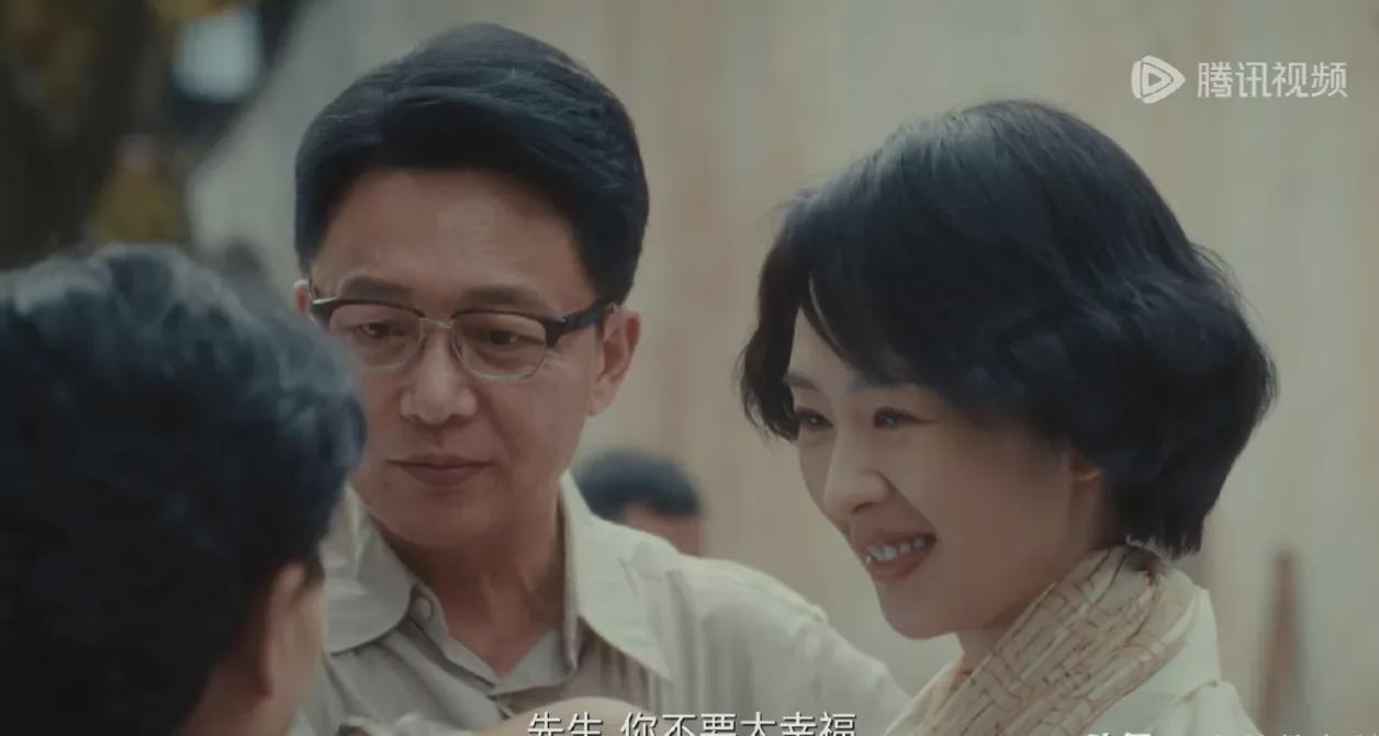 《足迹》第2单元大结局，周小青考上研究生，易弋、文朴终成眷属封面图