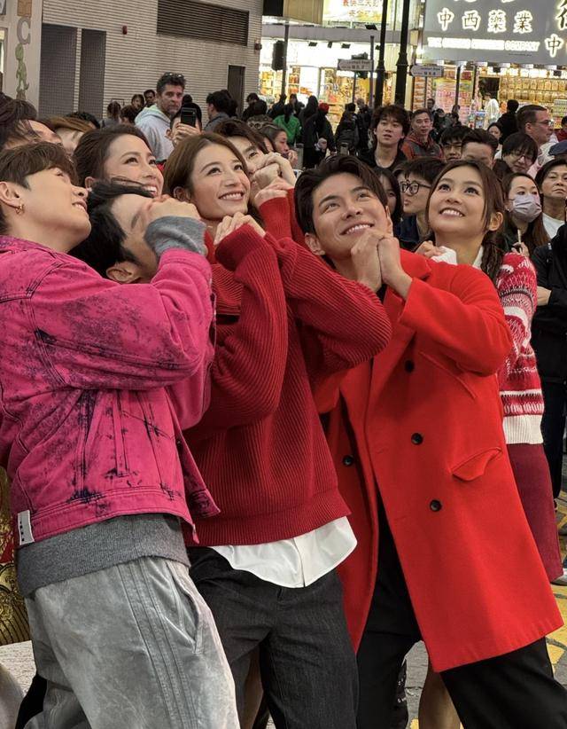 TVB一众艺人现身闹市！疑录制贺年节目，视帝私下真实一面被曝光封面图