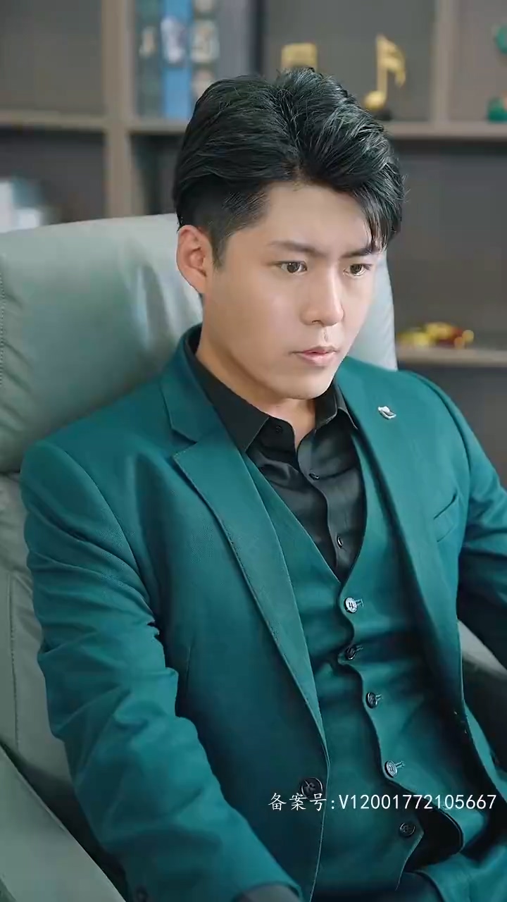 离婚后，白富美总裁后悔了封面图