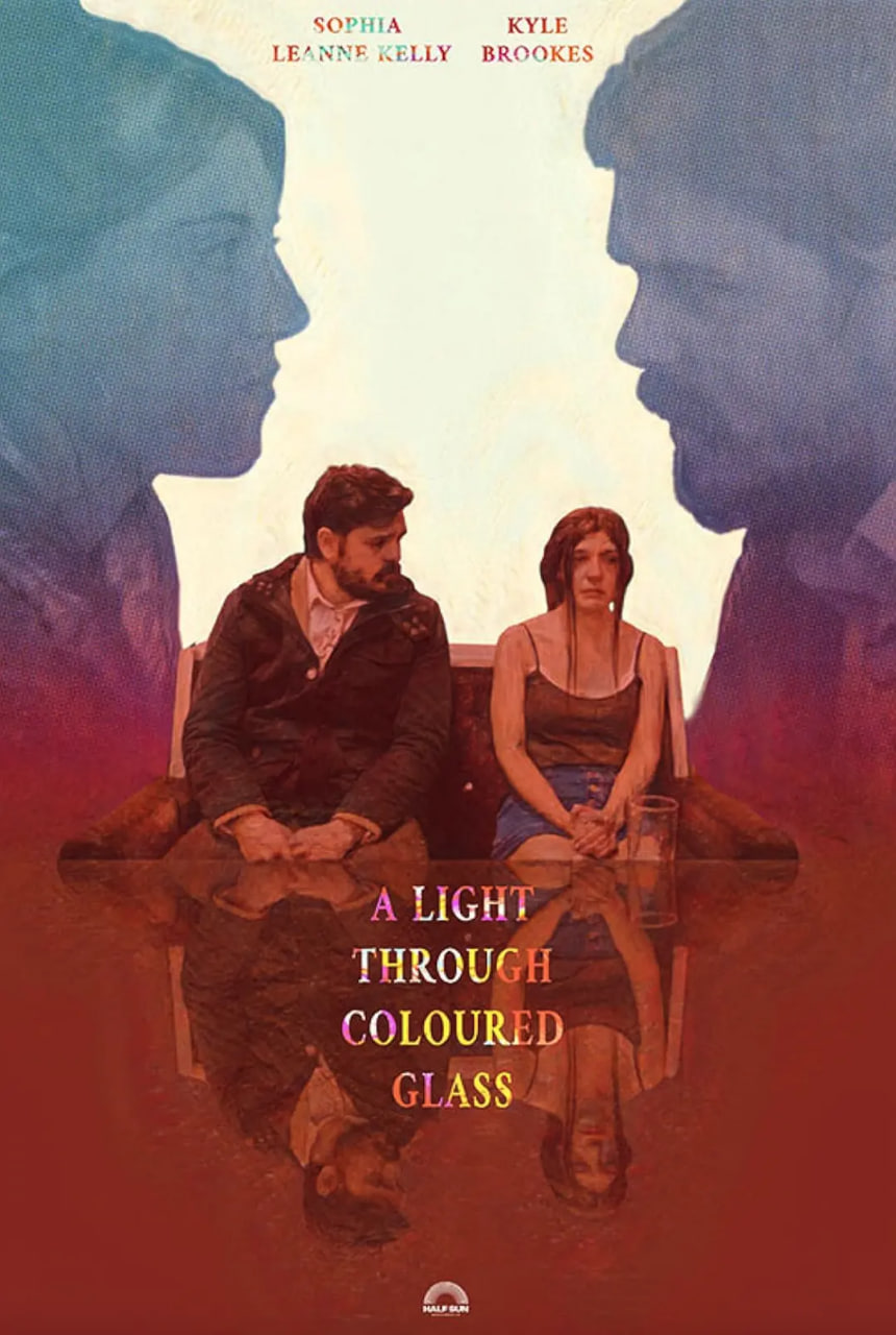 透过彩色玻璃的光线封面图